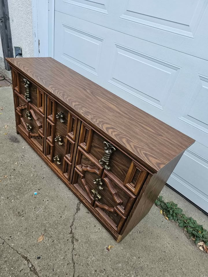 Solid DeFehr 9-Drawer Vintage Dresser – Made in Canada - photo 4
