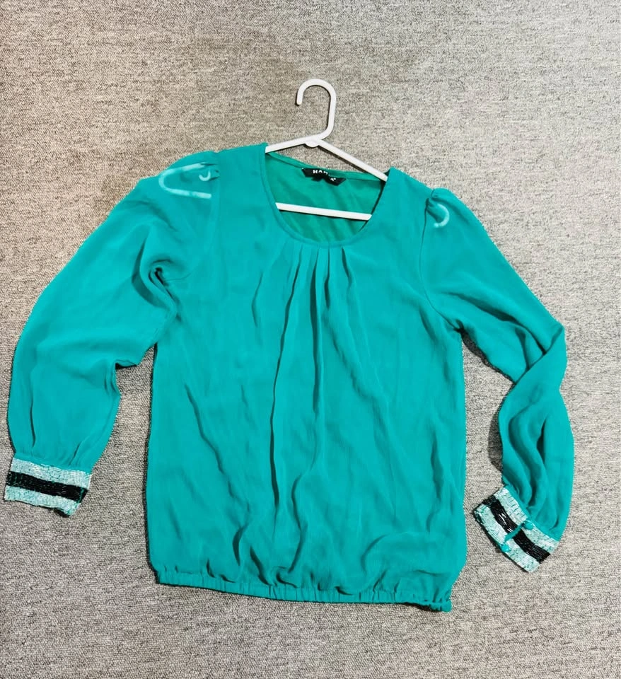 Black Jeggings and Green Sequin Sleeve Top - photo 2