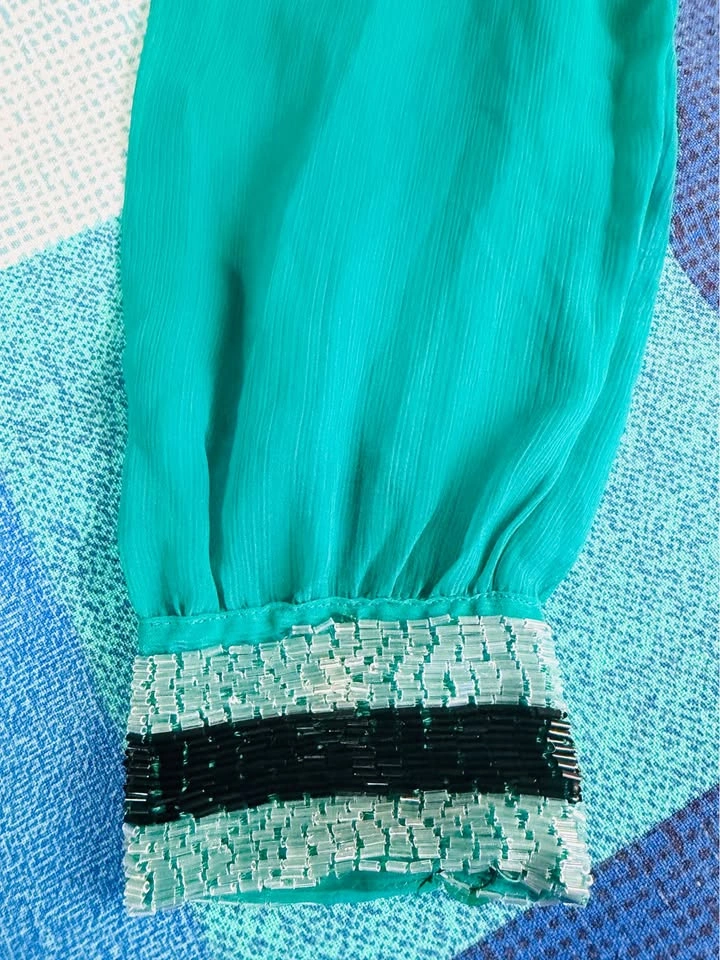 Black Jeggings and Green Sequin Sleeve Top - photo 3