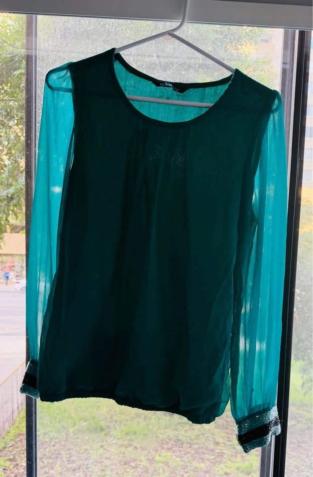 Black Jeggings and Green Sequin Sleeve Top - photo 4
