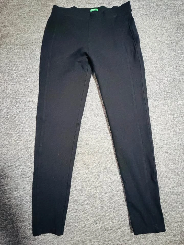 Black Jeggings and Green Sequin Sleeve Top - photo 5