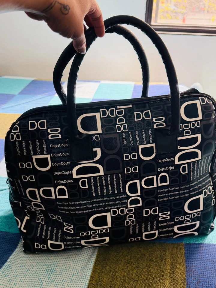 Spacious Ladies Handbag with Zipper & Adjustable Strap - photo 2