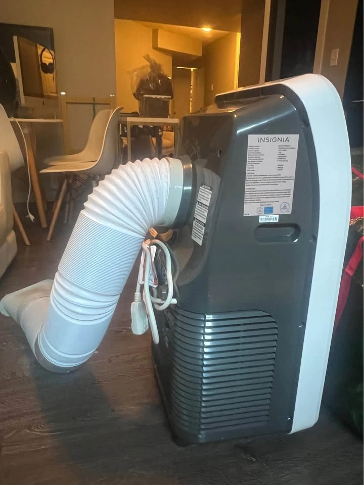 Insignia 12,000 BTU Portable Air Conditioner – Excellent Conditi - photo 2
