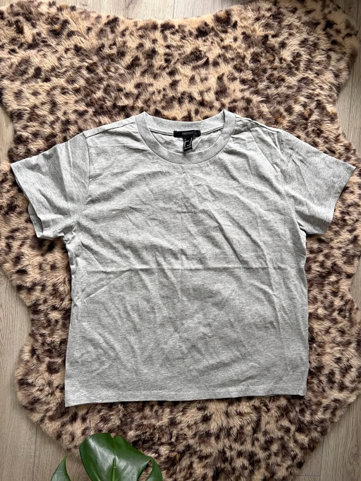 Forever 21 T-shirt