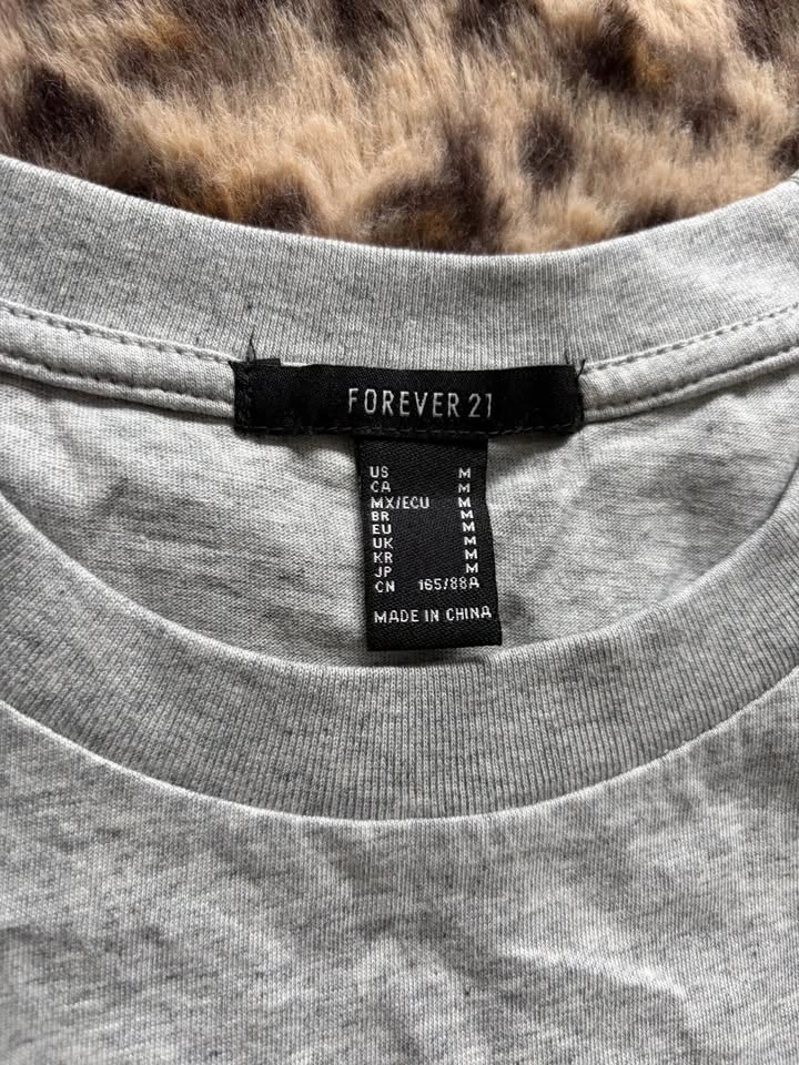 Forever 21 T-shirt - photo 2