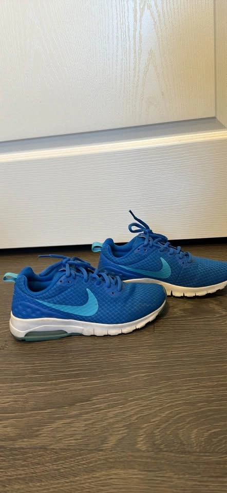 Nike Shoes - photo 2