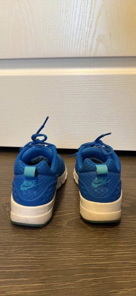 Nike Shoes - photo 3