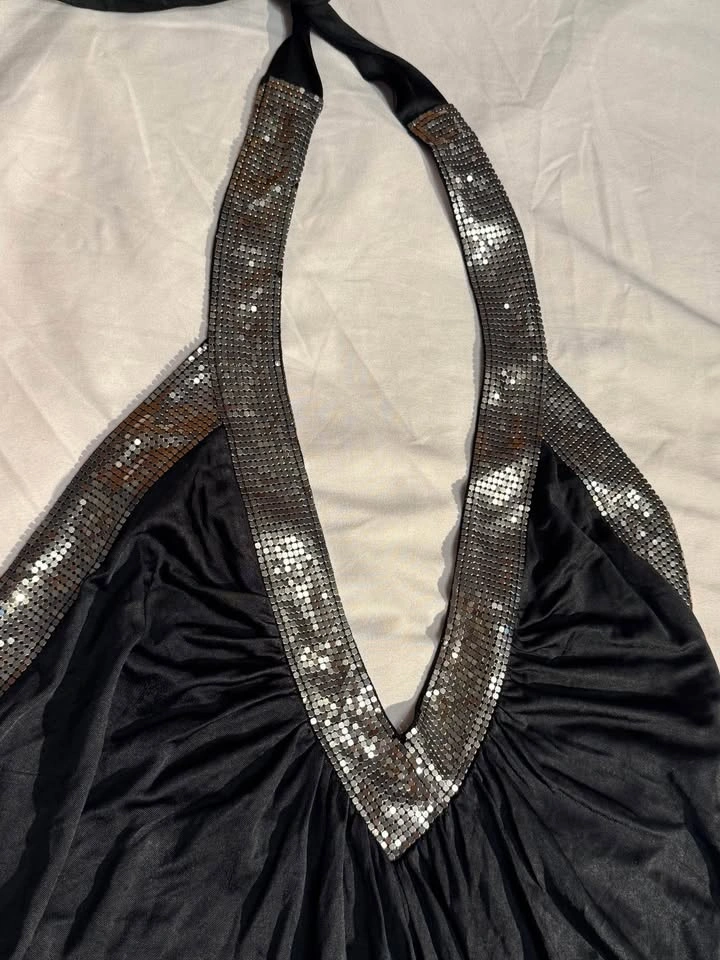 Black dress, halter neckline, backless - photo 4