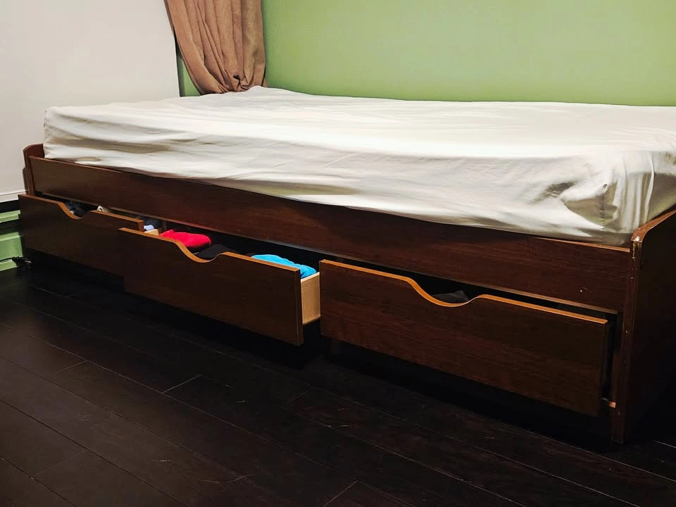 Twin Bed with Mattress and 2 Bedding - photo 2