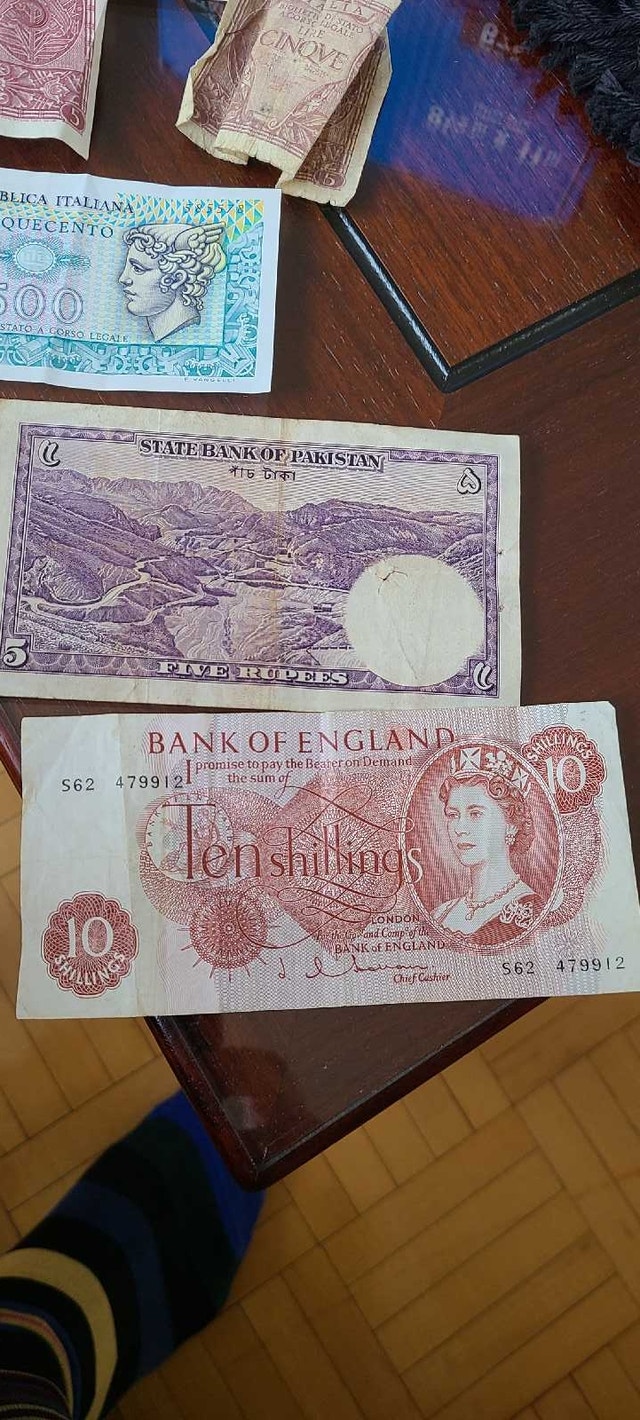 International Banknote Collection - photo 2