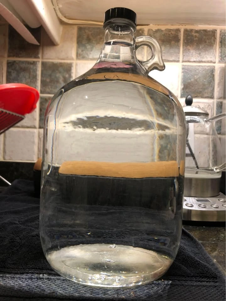 1 Gallon glass jugs with lids from $20 - photo 4