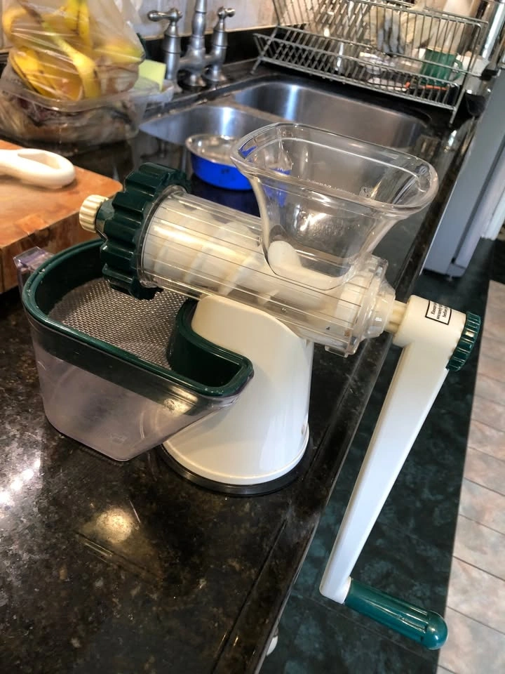 Healthy Juicer - Wheatgrass & Leafy Green Manual Juicer - photo 3