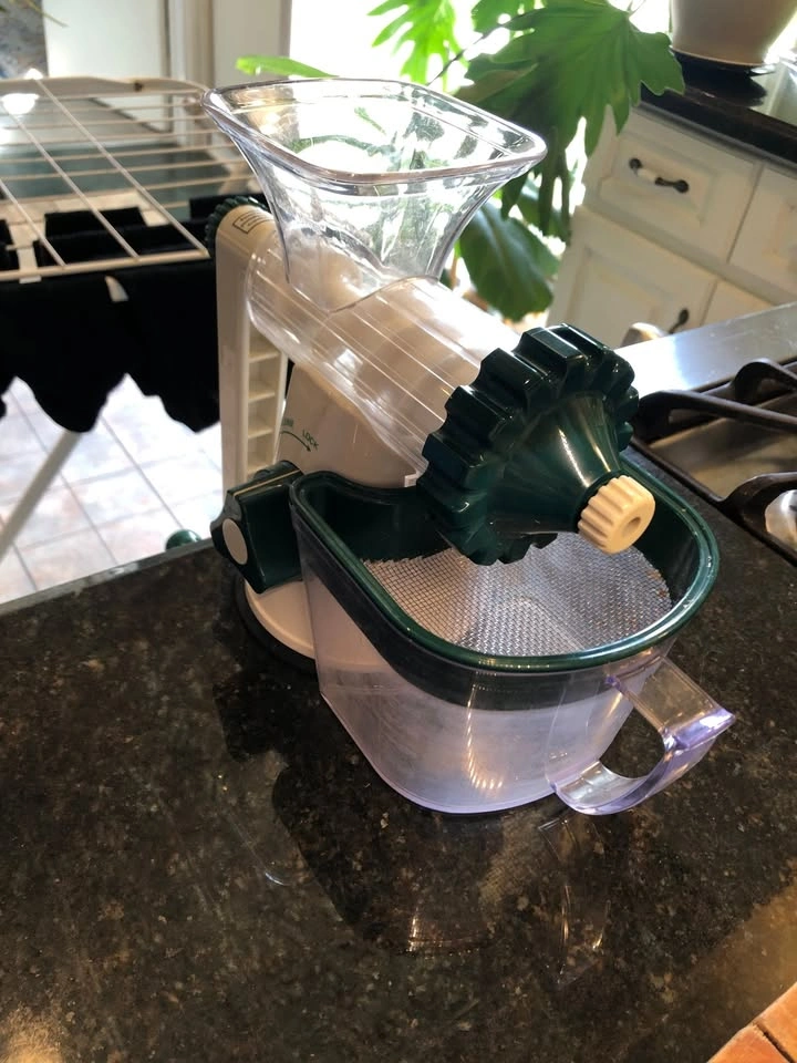 Healthy Juicer - Wheatgrass & Leafy Green Manual Juicer - photo 5