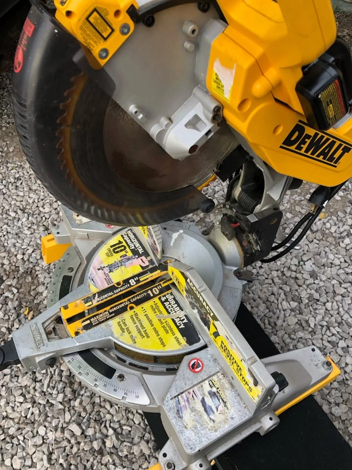 DEWALT DW716 Mitre Saw with Laser and DW723 Stand - photo 2