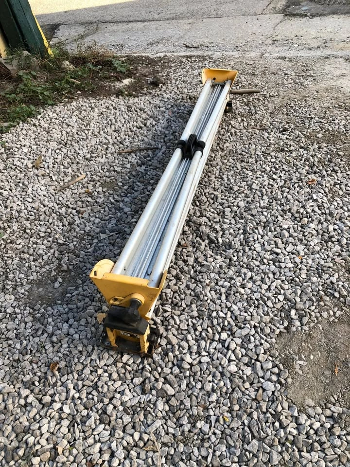 DEWALT DW716 Mitre Saw with Laser and DW723 Stand - photo 5