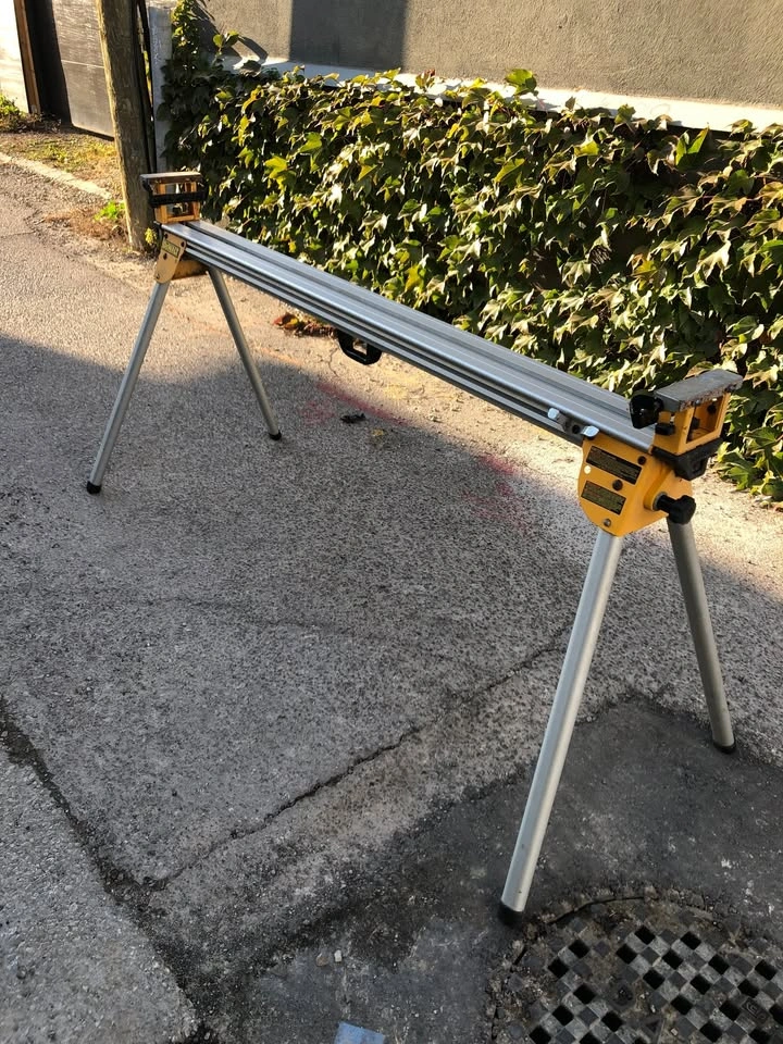 DEWALT DW716 Mitre Saw with Laser and DW723 Stand - photo 5