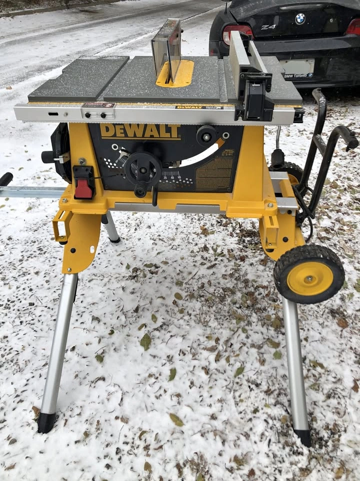 DEWALT 744 10'' Contractor Saw with Rolling Stand