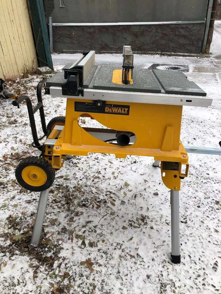 DEWALT 744 10'' Contractor Saw with Rolling Stand - photo 4