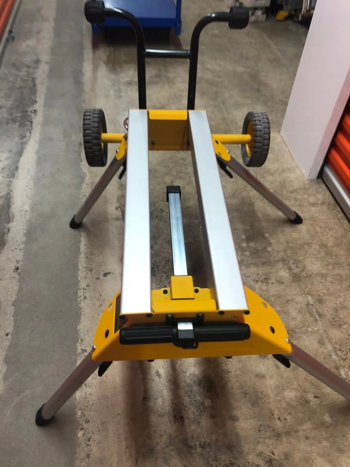 DEWALT 744 10'' Contractor Saw with Rolling Stand - photo 5