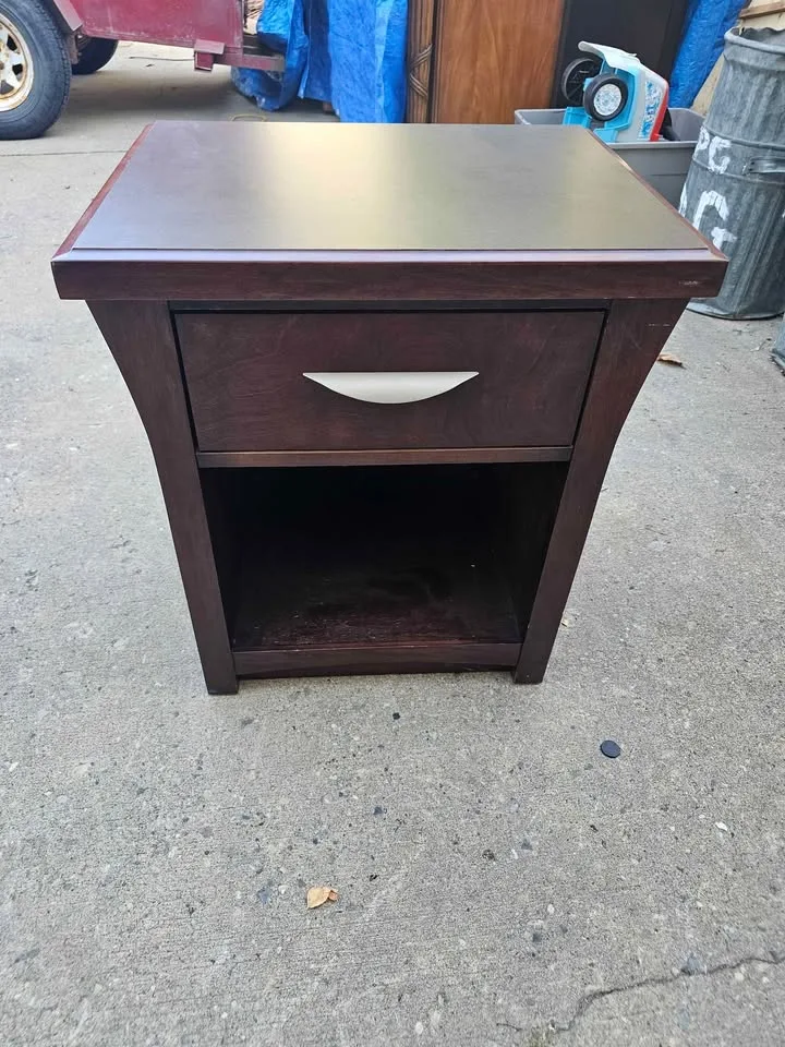 Bedroom Set – Dresser, Mirror, 2 Nightstands image indicator(2)