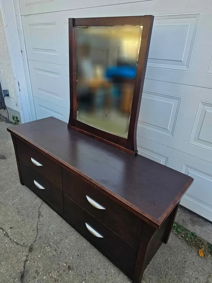 Bedroom Set – Dresser, Mirror, 2 Nightstands image indicator(3)