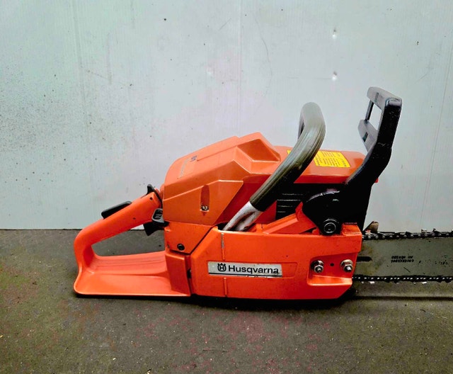 Husqvarna 61 Chainsaw in Excellent Condition - photo 2
