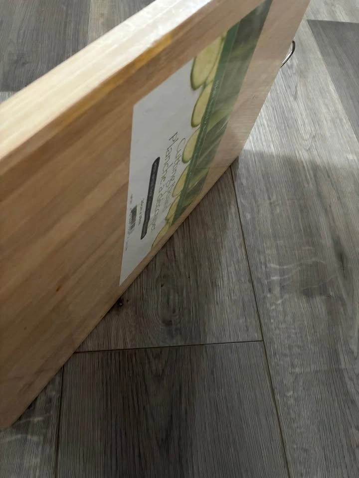 Bamboo Cutting Board with Metal Hook - photo 3
