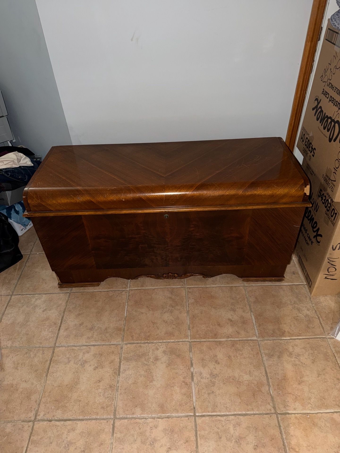 Lane cedar wood chest