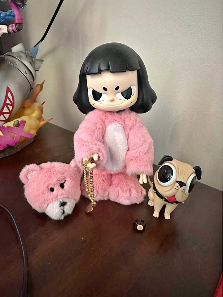 Pop mart figure X Vita