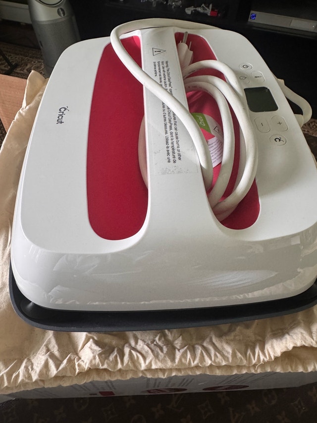 Cricut EasyPress 2 (9” x 9”) - photo 3