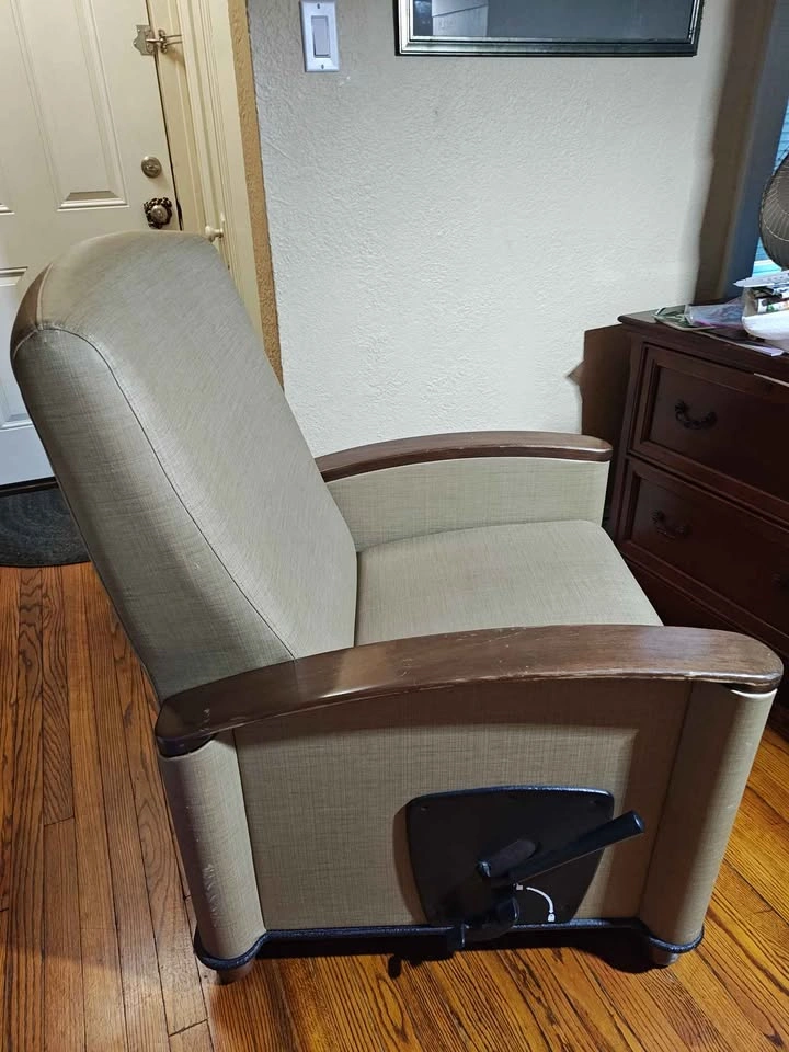 Wieland Cove Wood Arm Lounge Recliner - photo 2