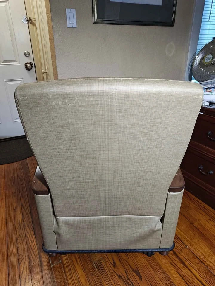 Wieland Cove Wood Arm Lounge Recliner - photo 3
