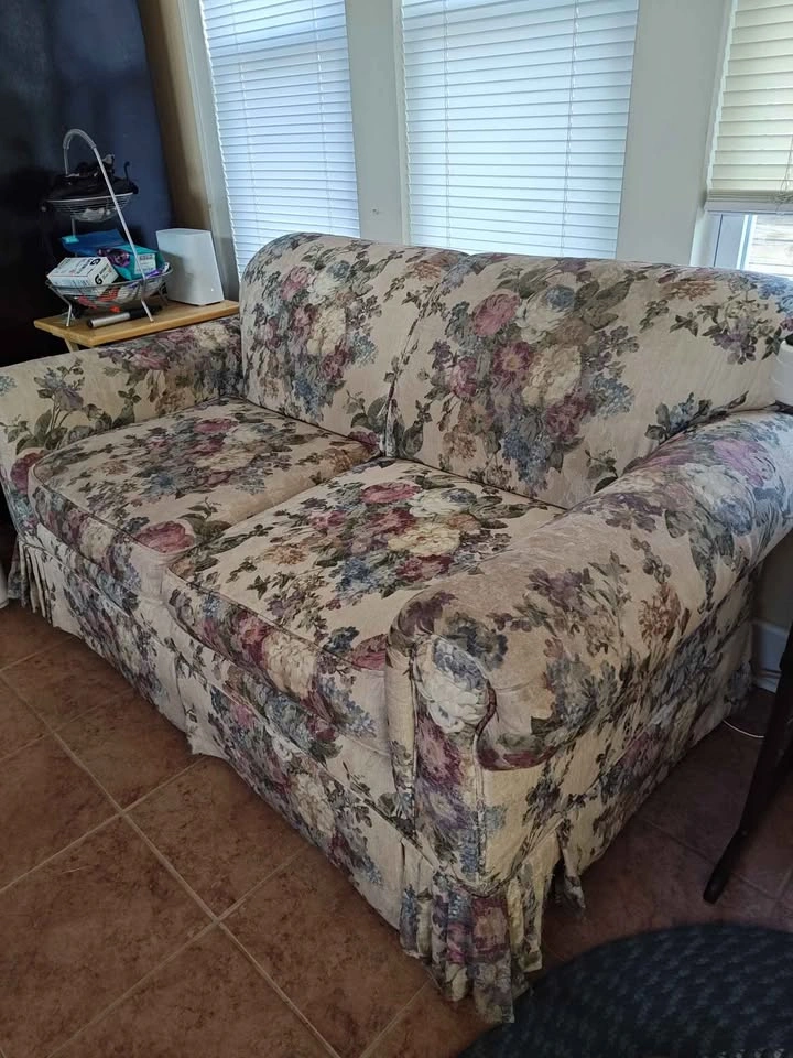 Free Love Seat Couch - photo 2