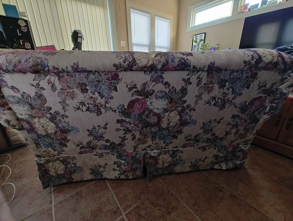 Free Love Seat Couch - photo 3