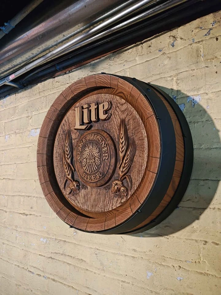 Miller Lite "Faux Wood" Molded Plastic Barrel End Sign - photo 2