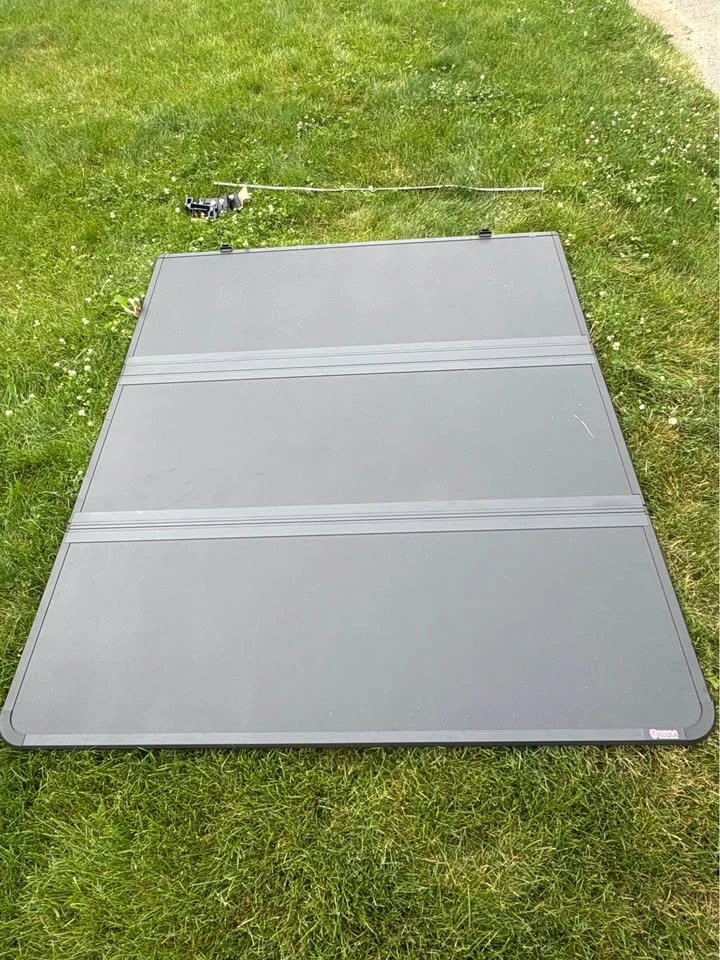6 Ft Tonneau Cover Hard Fold Aluminum - photo 2