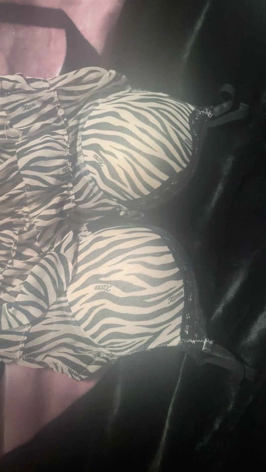 Zebra print mcbling top with build in bra - photo 2