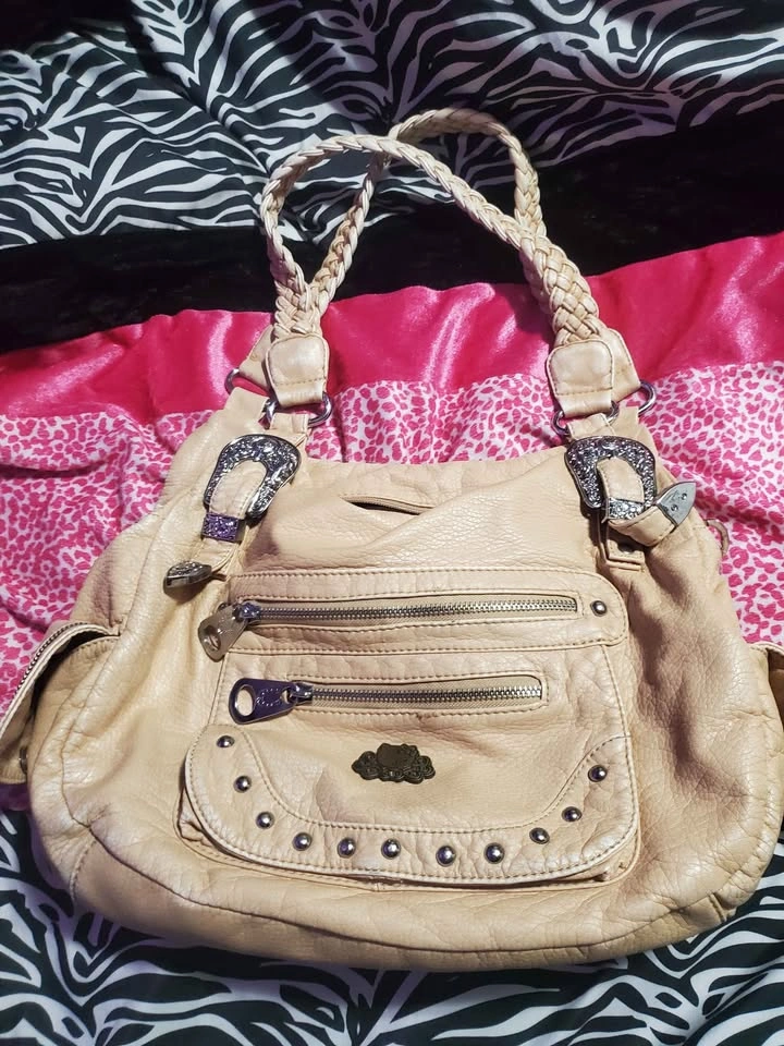 Slouchy 2000s beige purse