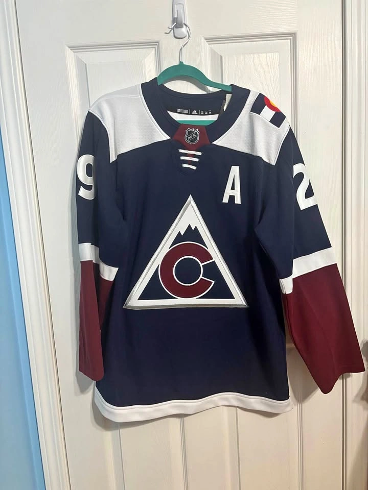 Nathan MacKinnon Avalanche Jersey