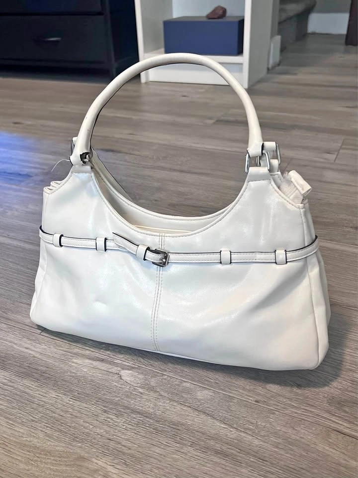 White Sleek Shoulder bag