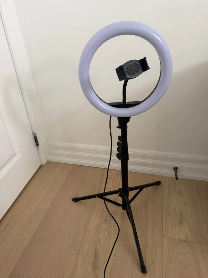 LED Ring Light with phone holder - photo 2