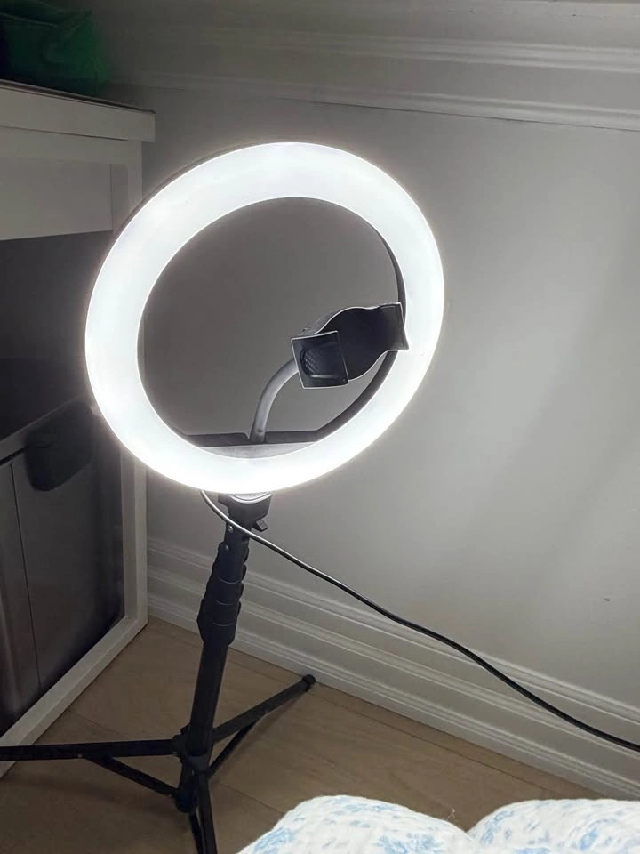 LED Ring Light with phone holder - photo 3