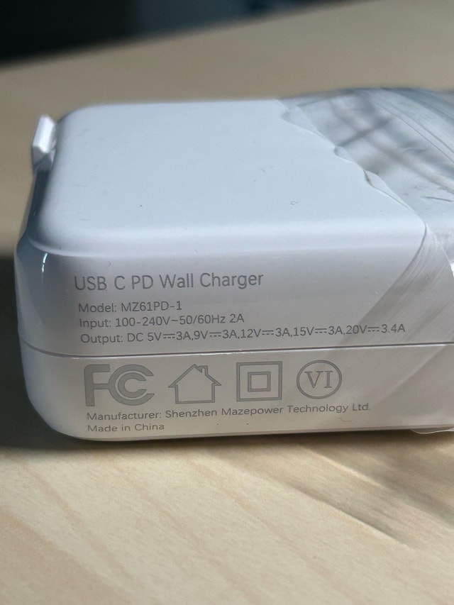 Apple 61W USB Type-C Power Adapter - photo 2