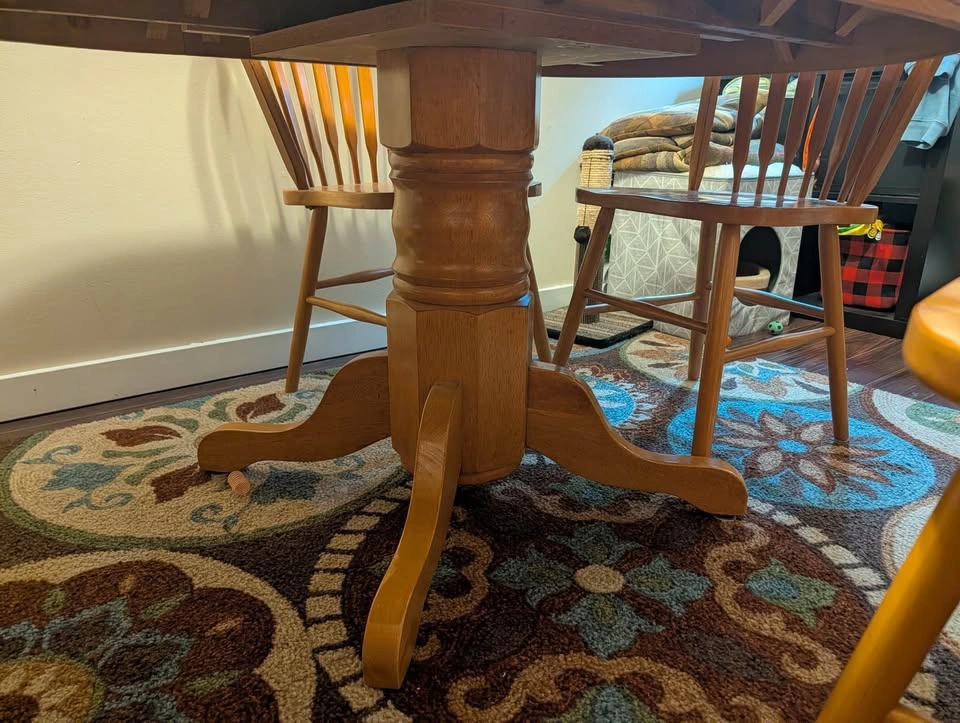 Solid oak table w/ 4 chairs - extendable - photo 2