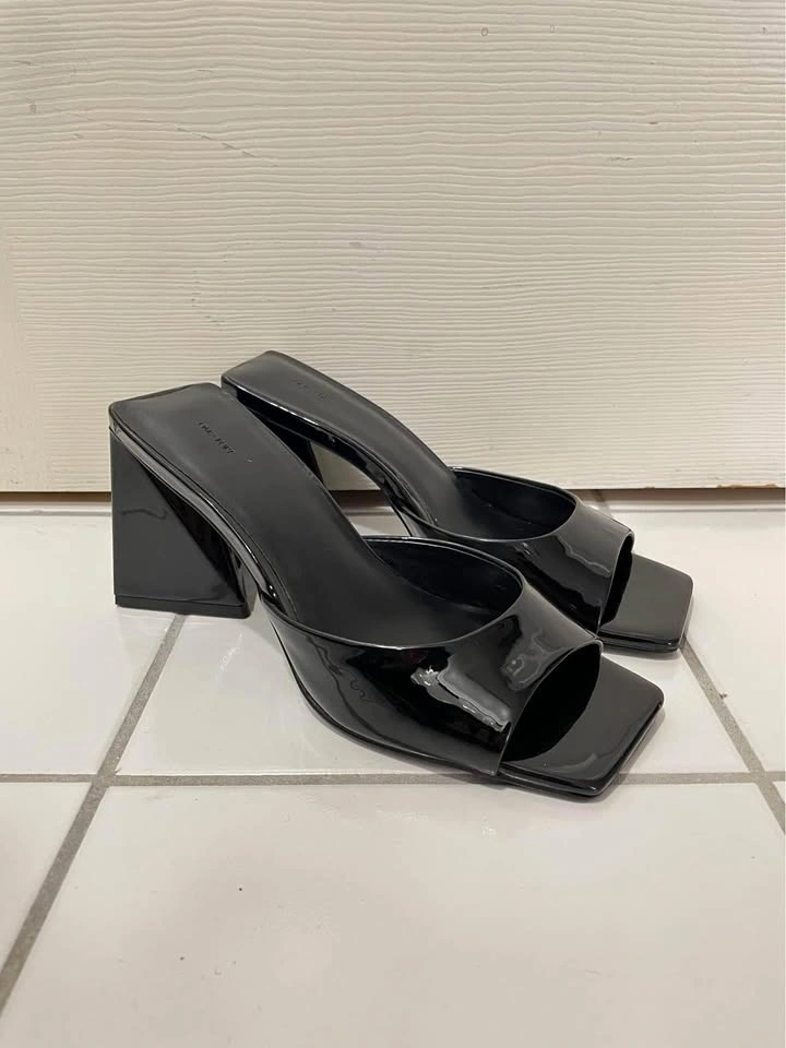 Heel square sandal - SIZE 5