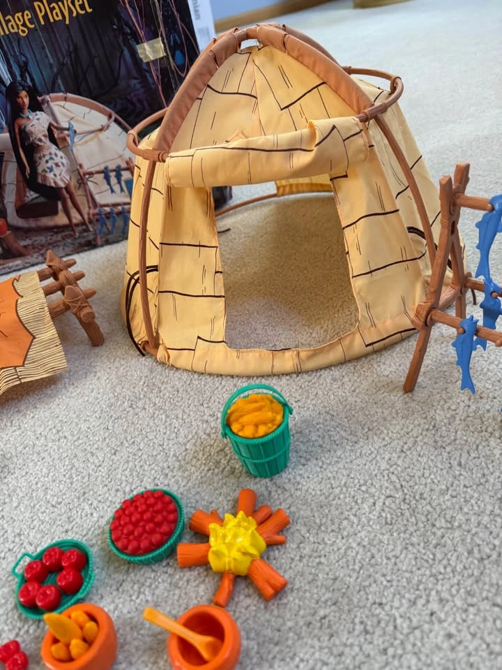 Disney Pocahontas Powhatan Village Playset Used Complete - photo 3