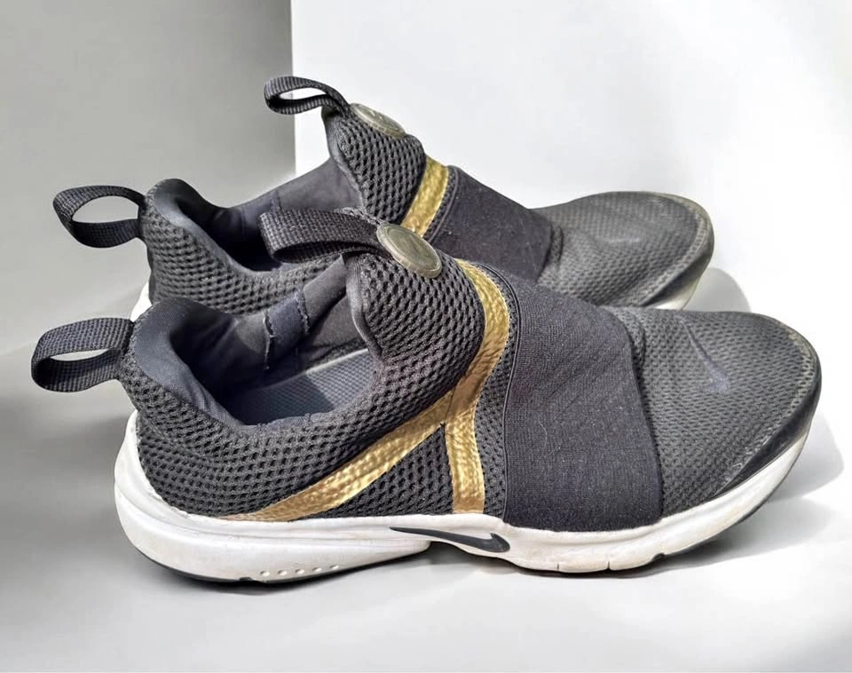 Nike Presto Extreme Black and Gold size 7Y