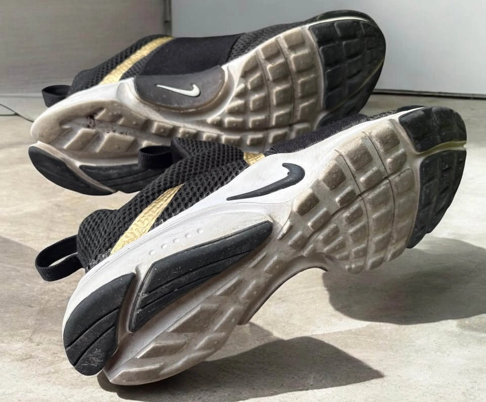 Nike Presto Extreme Black and Gold size 7Y - photo 2