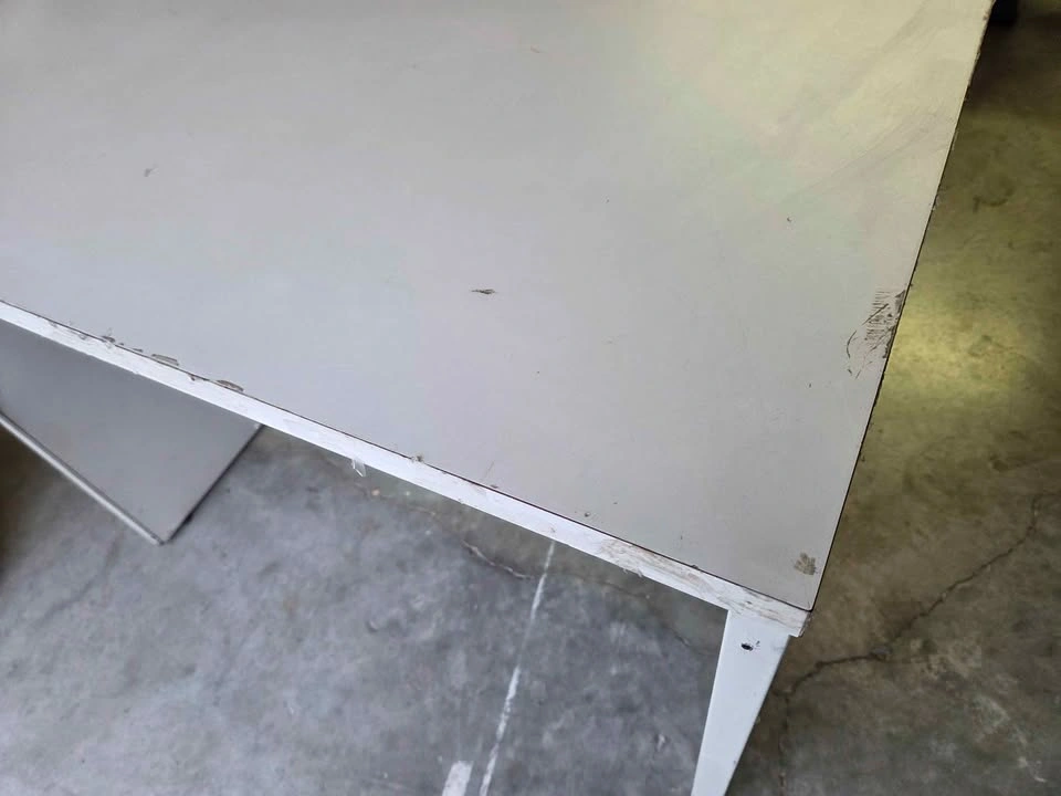White Laminate Commercial Desk - photo 5