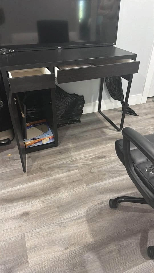 office table - photo 2
